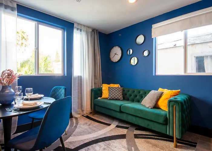 Spacious Luxury Villas In The Heart Of La! Free Parking And Jacuzzi