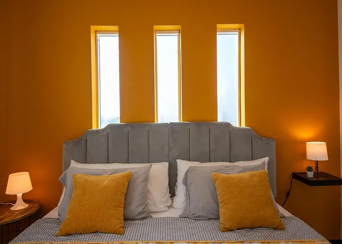 Spacious Luxury Villas In The Heart Of La! Free Parking And Jacuzzi